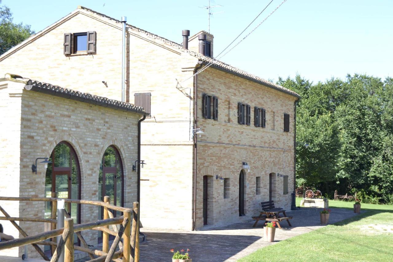 Gasthaus Agriturismo Forestale Luti Treia Exterior foto